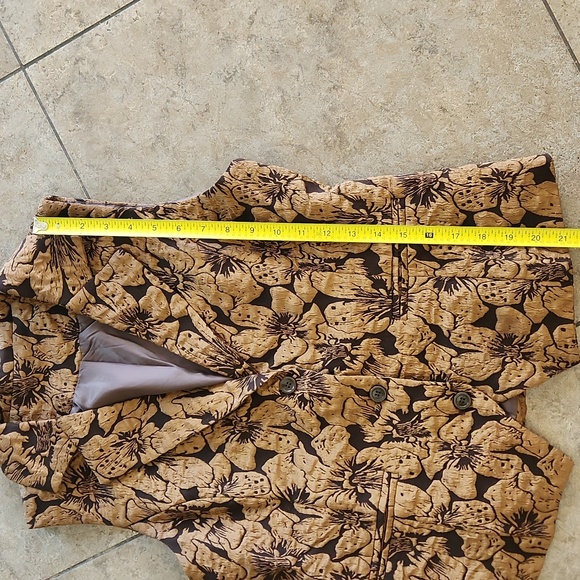 NWOT..Floral Textured Sleeveless Vest - Brown & Tan - Picture 6 of 8